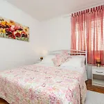 Apartments And Room Lora