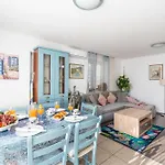 Apartments And Room Lora