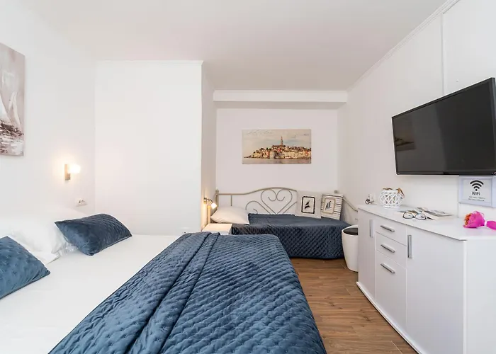 Apartments And Room Lora