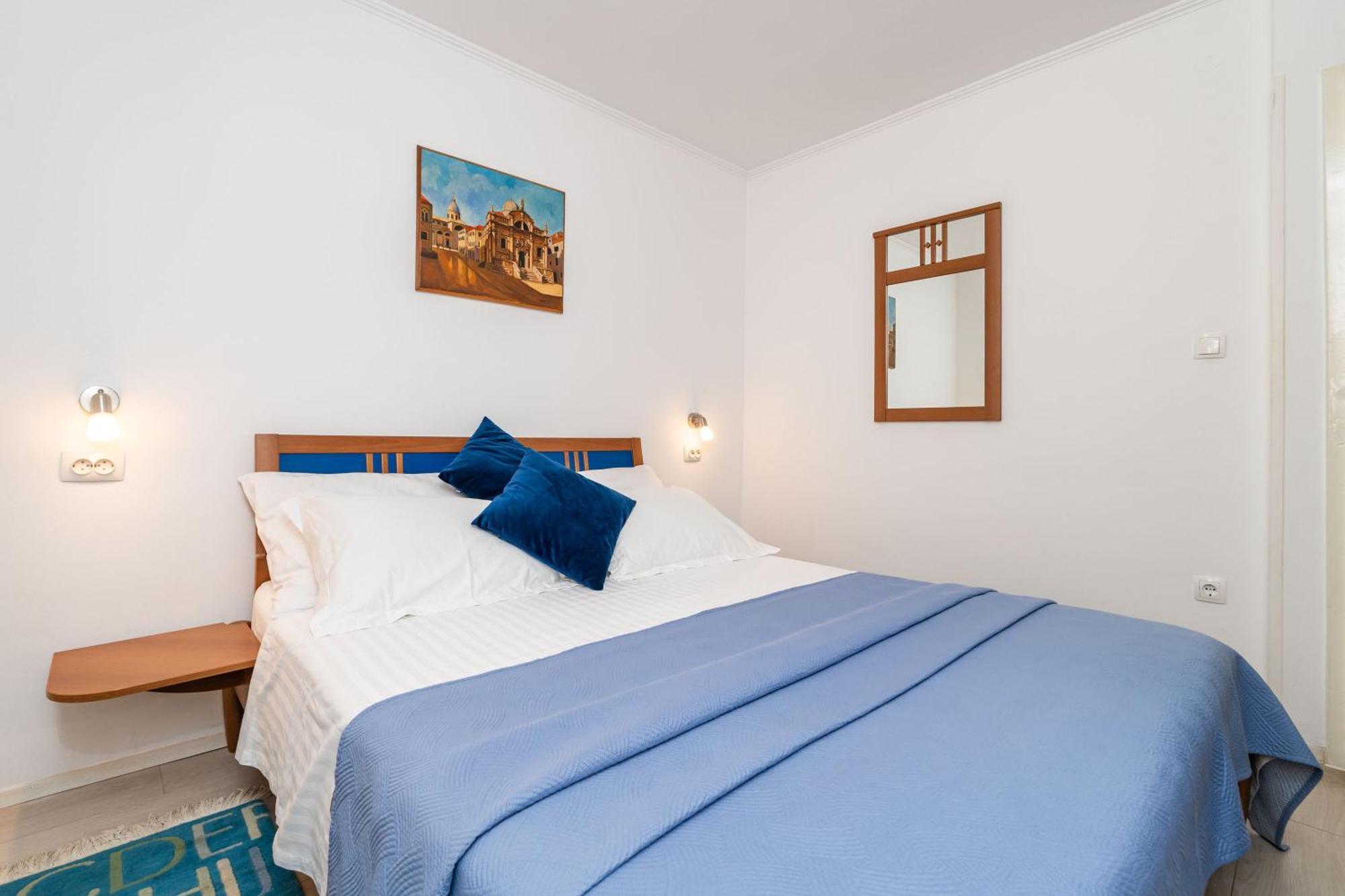 Gostinjska kuća Apartments And Room Lora