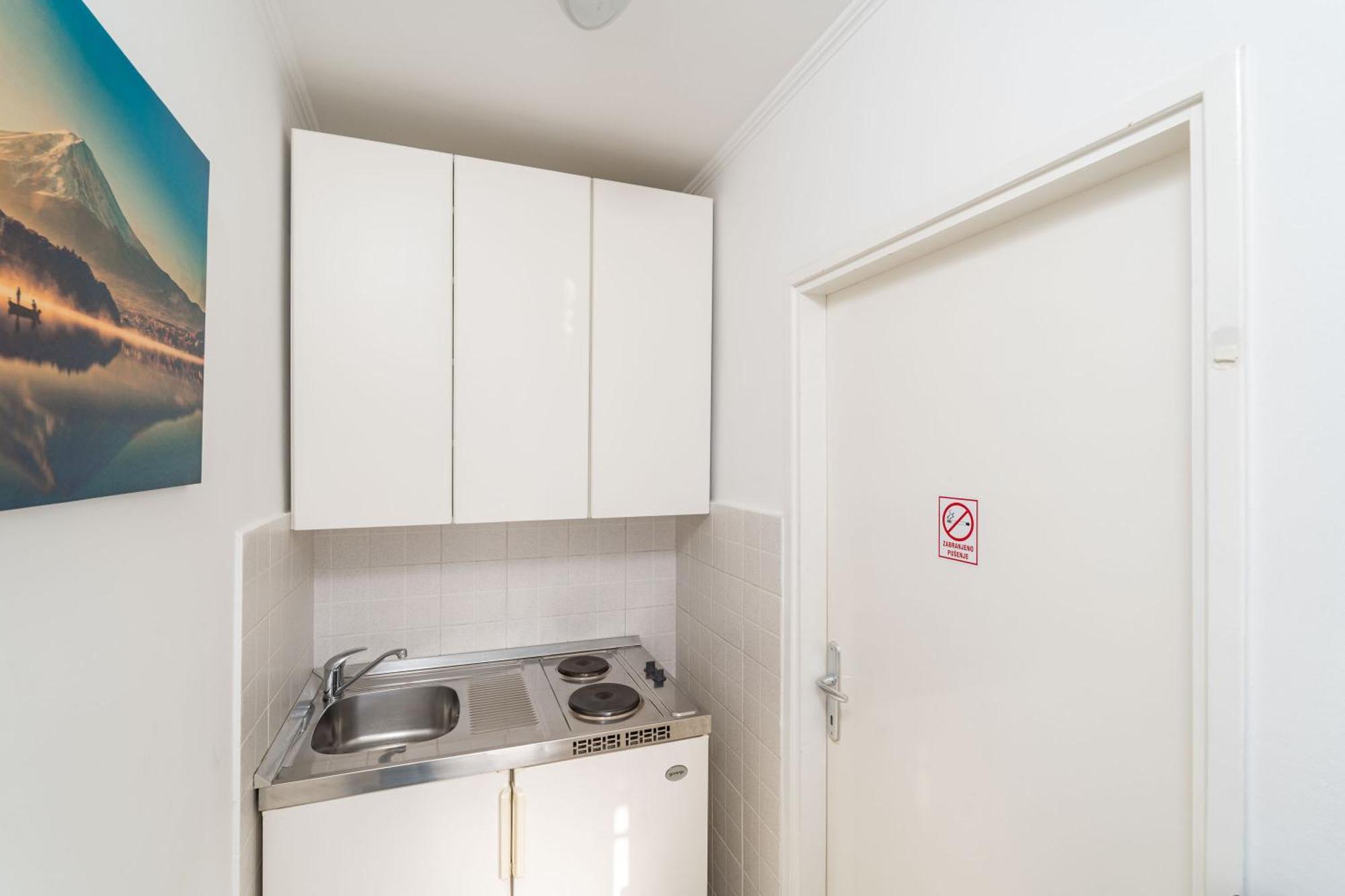Apartments And Room Lora Gostinjska kuća 3*